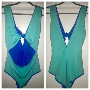 NWOT one piece reversible swimsuit. Aerie